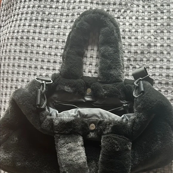 Nike Black and Cream Faux Fur Shoulder Bag - Picture 4 of 5